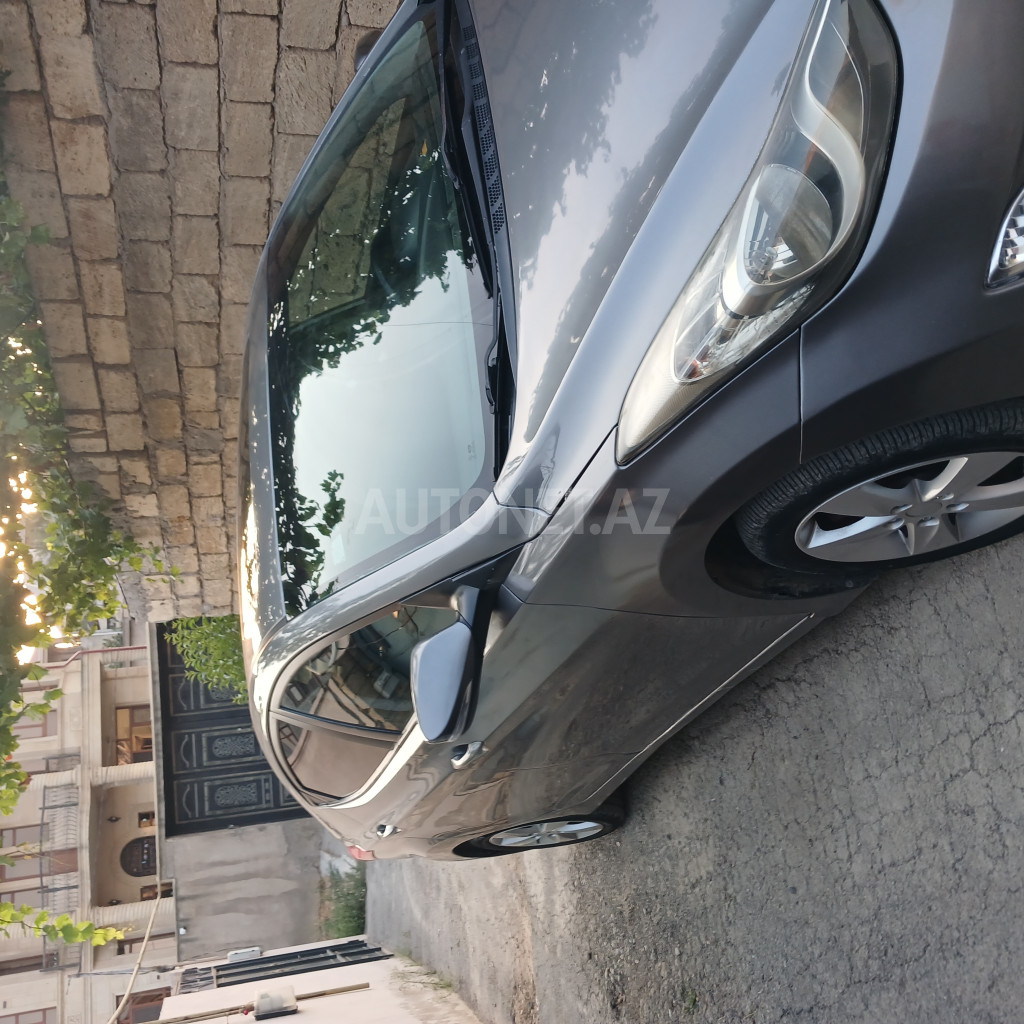 Hyundai Elantra 2012
