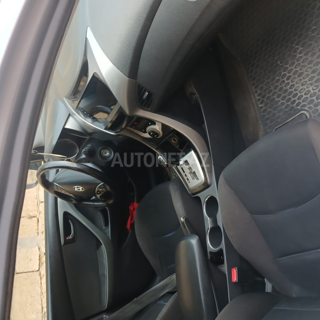Hyundai Elantra 2012