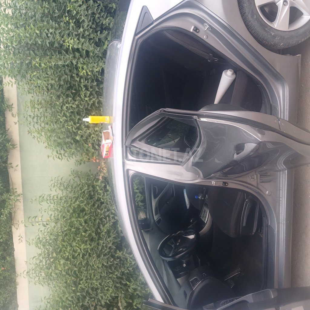 Hyundai Elantra 2012