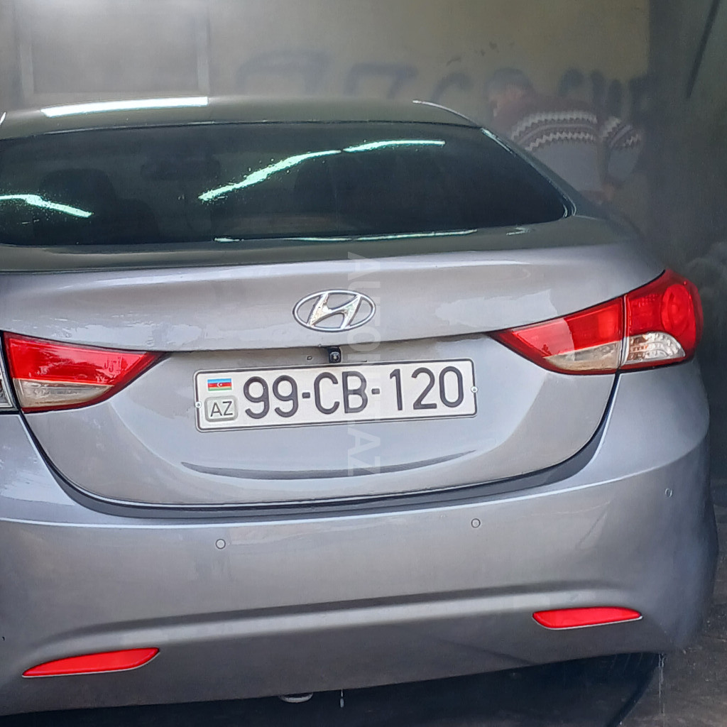 Hyundai Elantra 2012