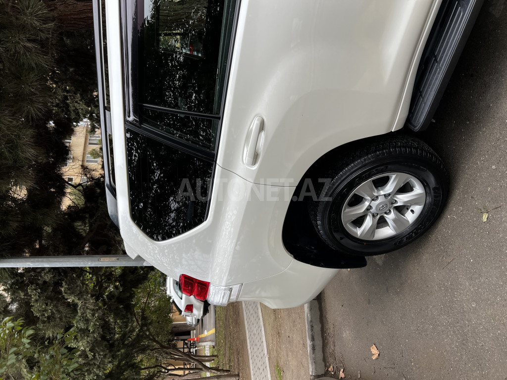 Toyota Land Cruiser Prado 2010
