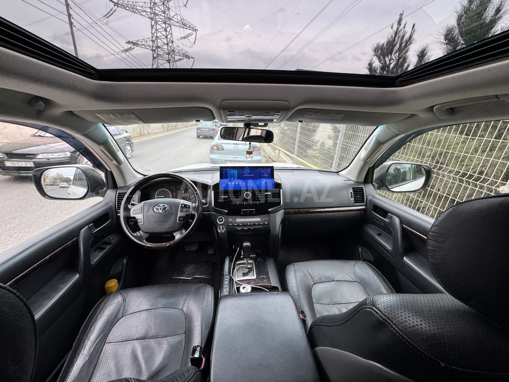 Toyota Land Cruiser 2011