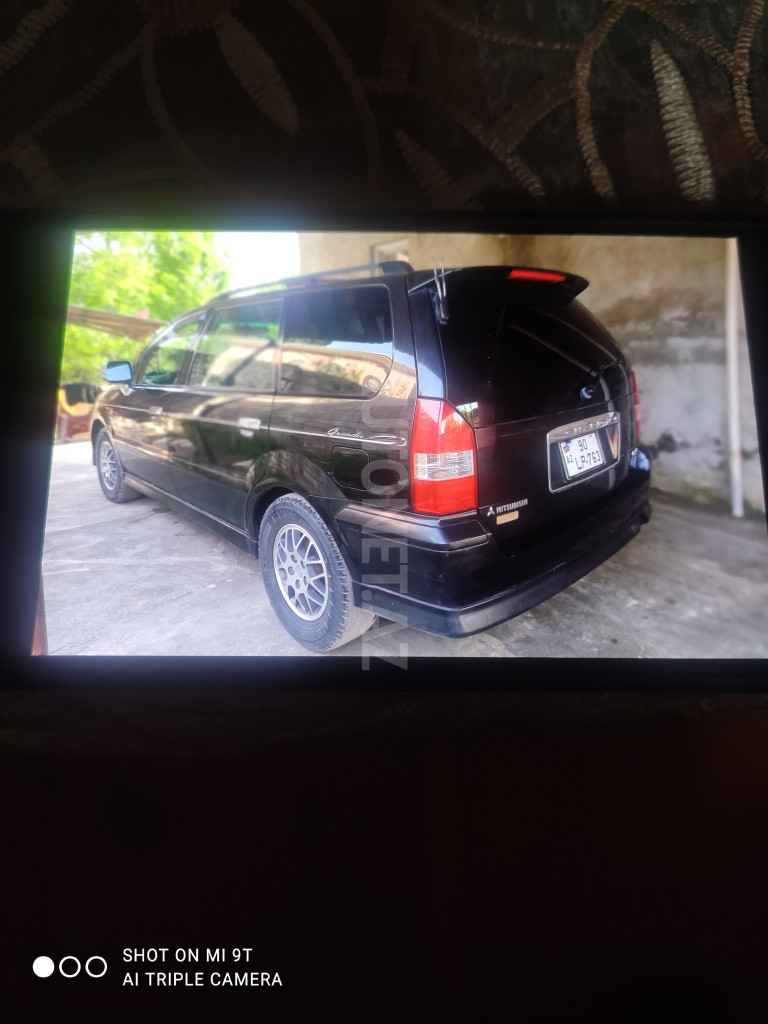 Mitsubishi Chariot 2000