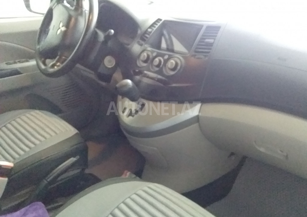 Mitsubishi Grandis 2007