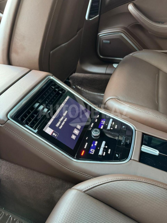 Porsche Panamera 2021