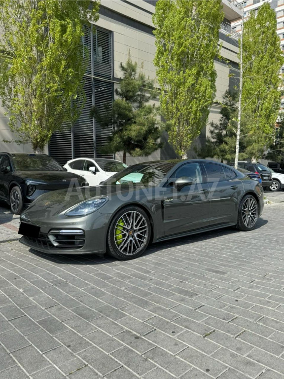 Porsche Panamera 2021