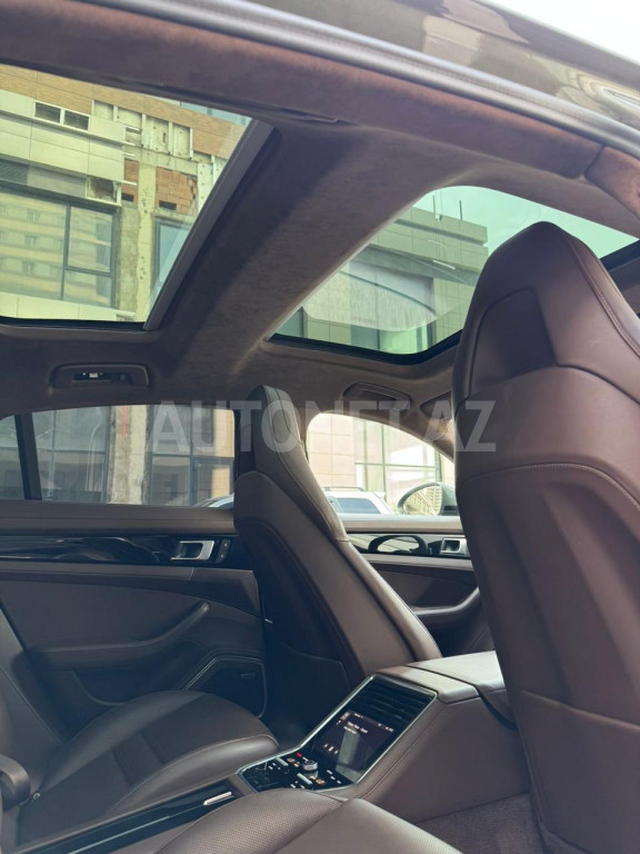 Porsche Panamera 2021