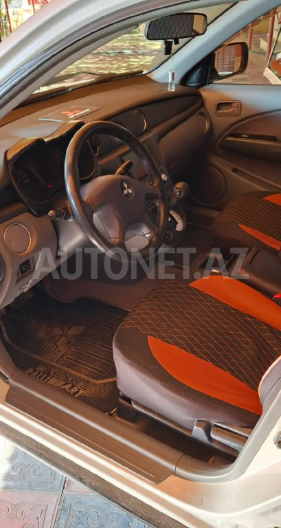 Mitsubishi Airtrek 2002