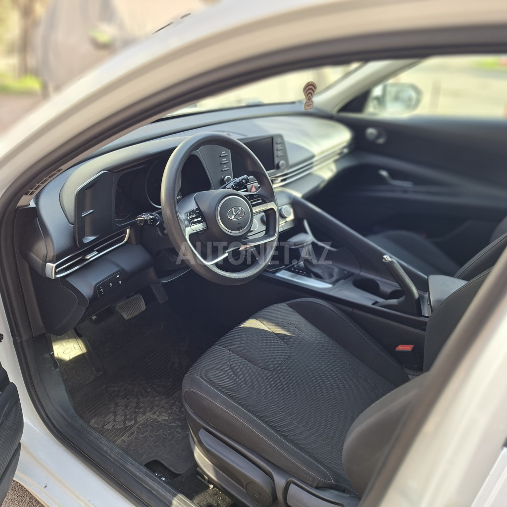 Hyundai Elantra 2021