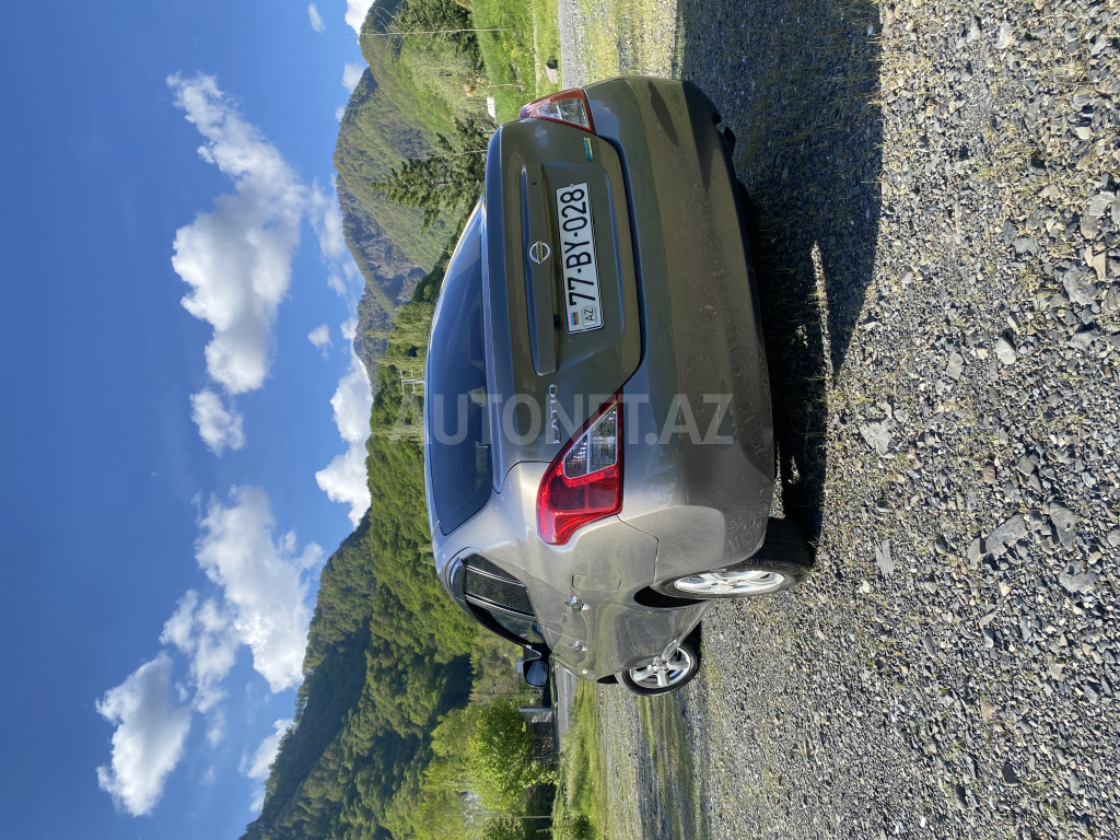 Nissan Sunny 2012