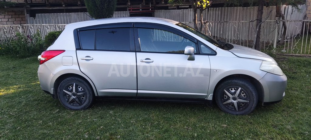Nissan Tiida 2012