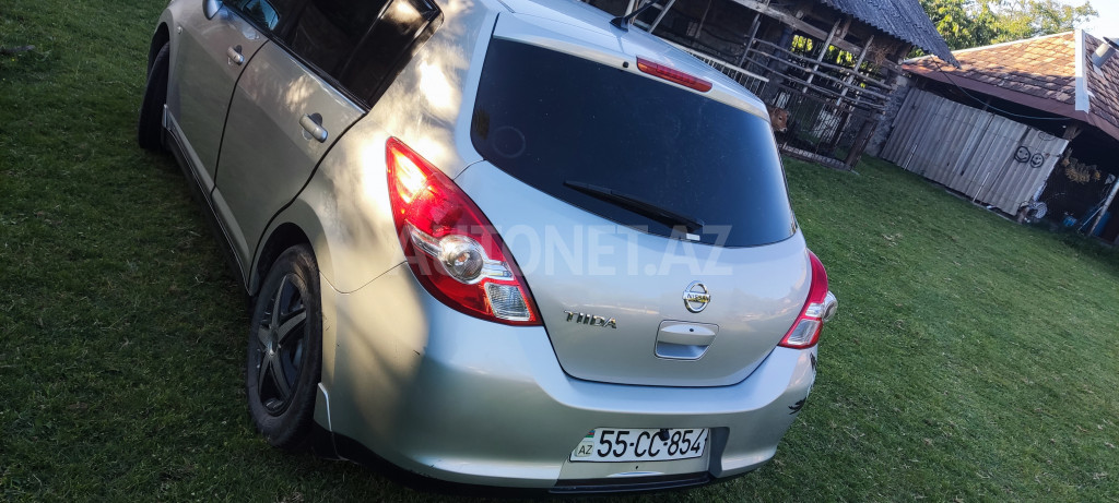 Nissan Tiida 2012