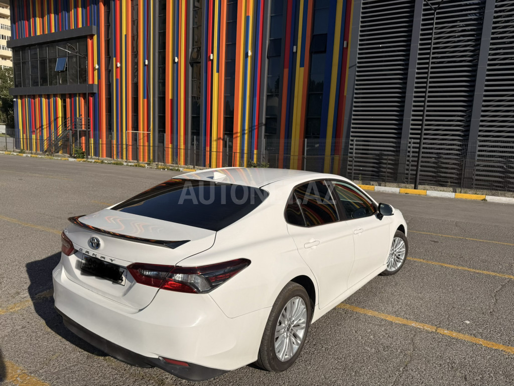 Toyota Camry 2021