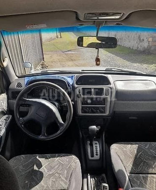 Mitsubishi Pajero io 2001