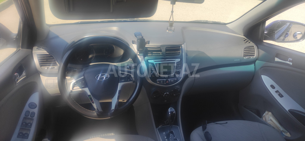 Hyundai Accent 2012
