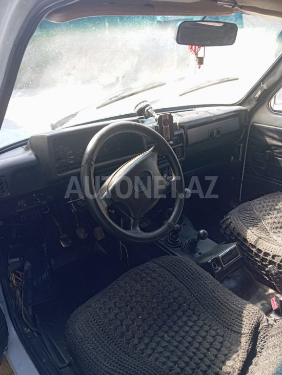 LADA (VAZ) Niva 2002