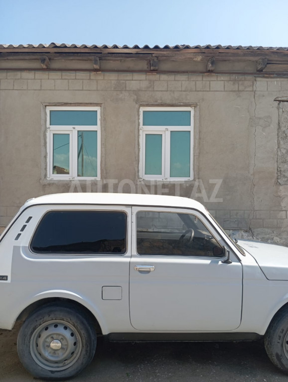 LADA (VAZ) Niva 2002
