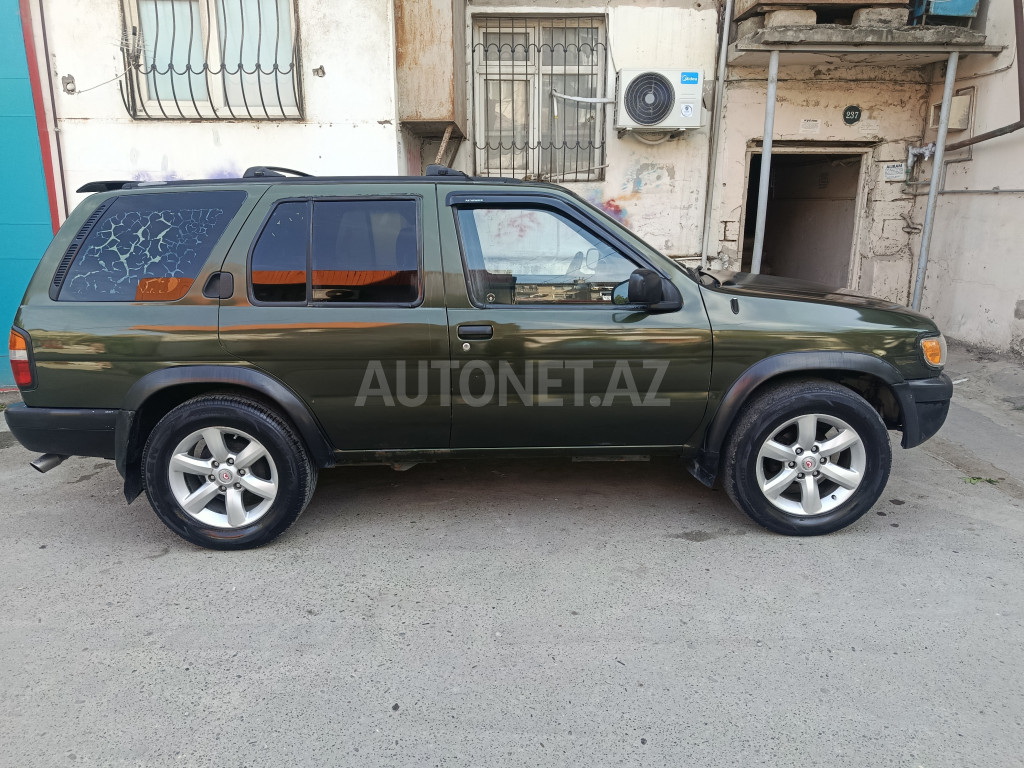 Nissan Pathfinder 1998