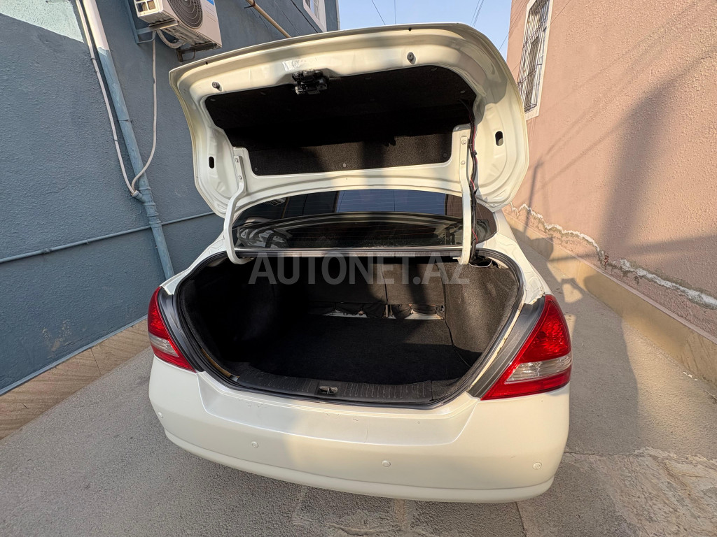 Nissan Tiida 2007