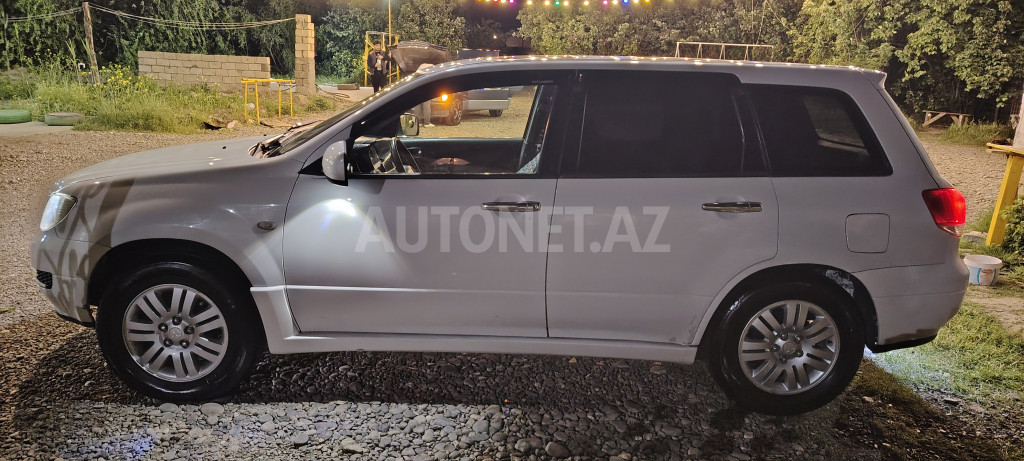 Mitsubishi Airtrek 2002